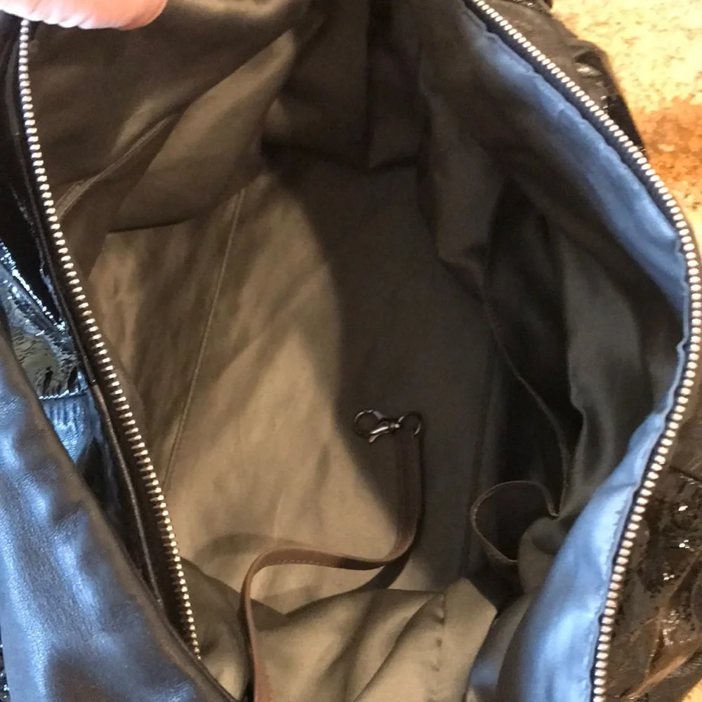 CHANEL Black Quilted Hobo Bag with Chain Detail - Picture 4 of 9